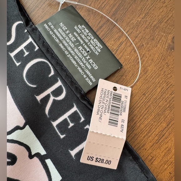 Victoria’s Secret NWT Packable Tote & Floral “Bombshell” Scarf - Picture 10 of 11